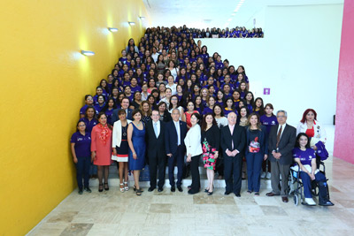 Alumnas participantes y autoridades del programa Mujeres en la ciencia 2017