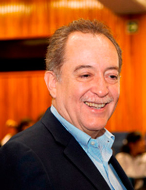 Dr.-Carlos-Arias-1.jpg