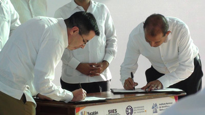 Firma de convenios en el Parque Cientifico y Tecnologico de Yucatan