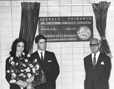 Inauguración-de-la-Escuela-Primaria-Ing.-Guillermo-González-Camarena-—-con-María-Antonieta-Becerra-Acosta-de-González-Camarena,-Guillermo-Gonzalez-Camarena-y-Don-Manuel-Becerra-Acosta.jpg